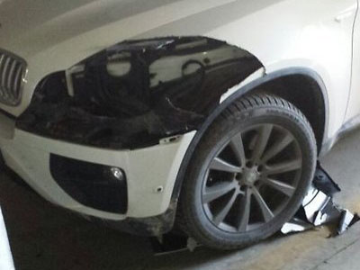 Κλέβουν φώτα από πολυτελή SUV